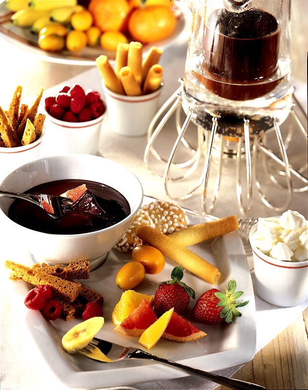 Fondue σοκολάτας με φρούτα και μπισκότα Brutti e B