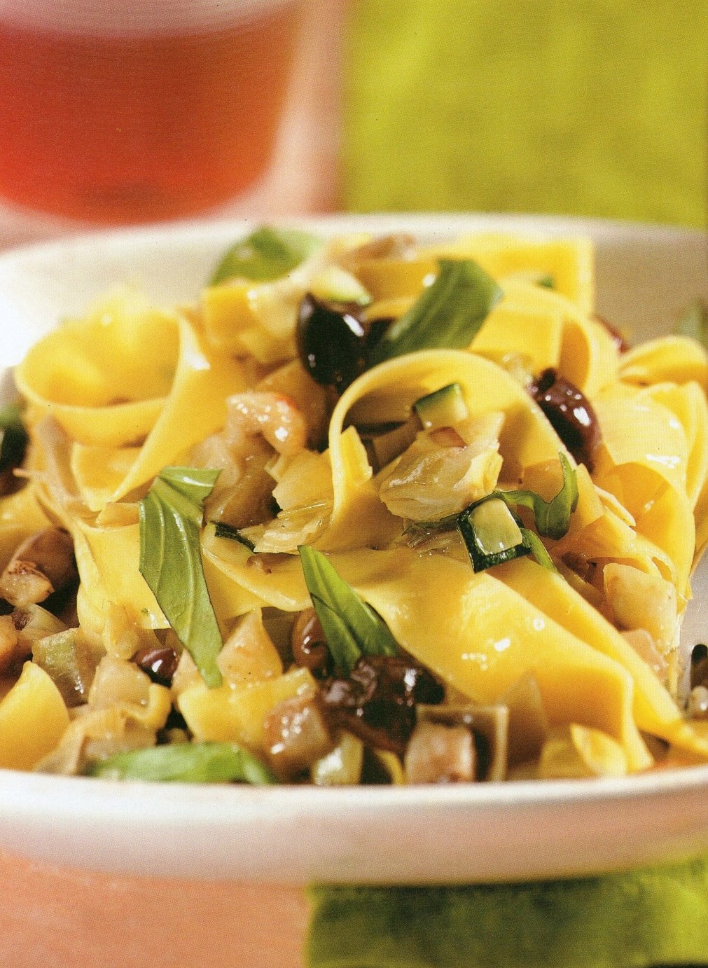 Papardelle με πλούσια σάλτσα λαχανικών