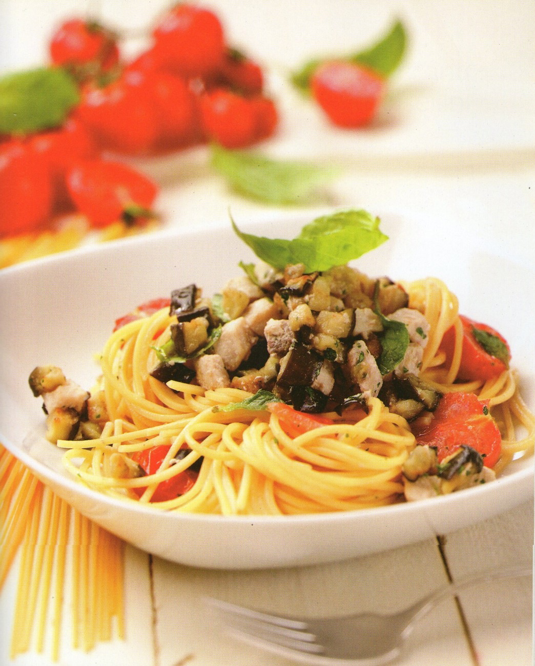 Spaghetti με σάλτσα ξιφία
