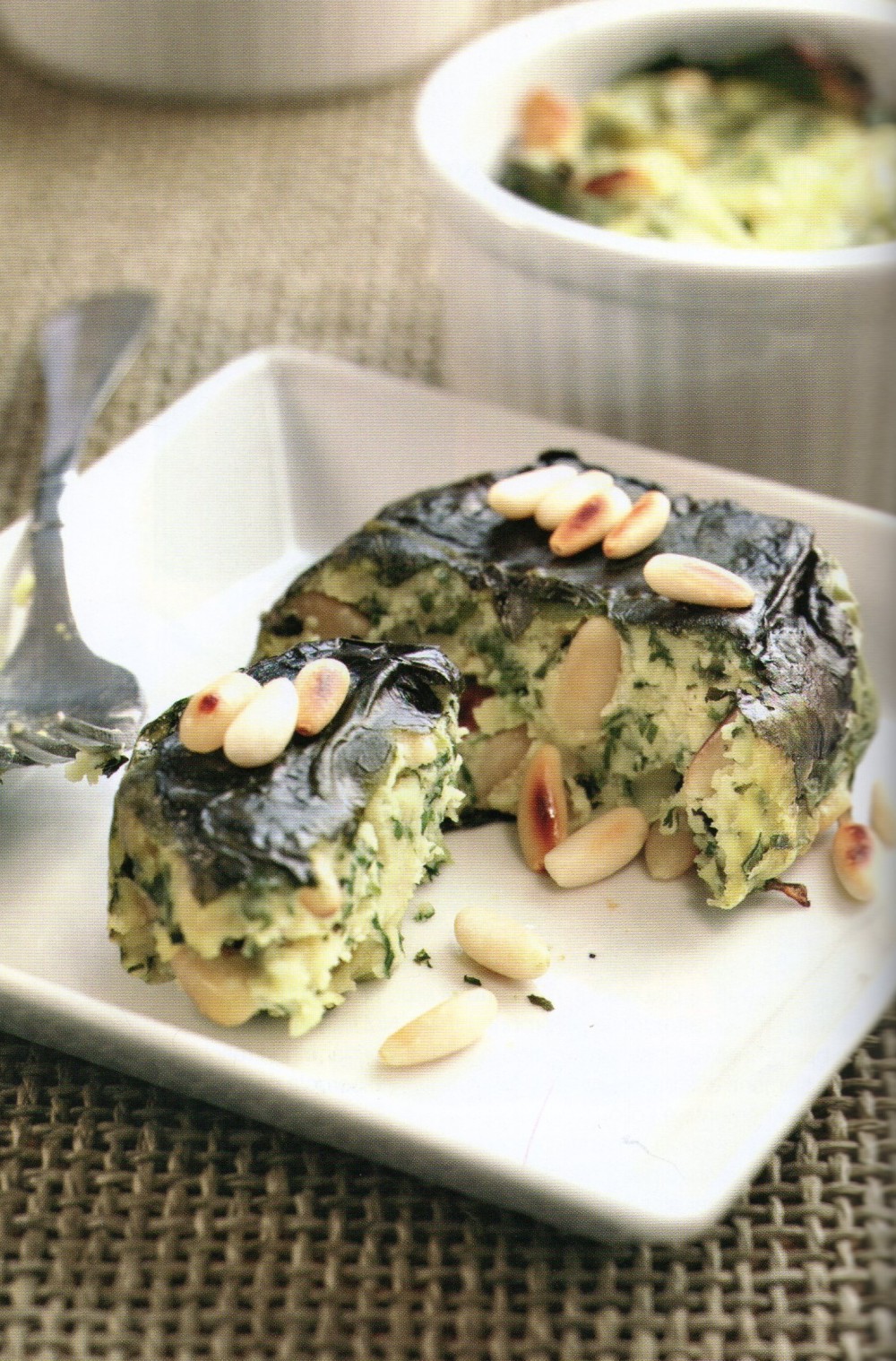 Σουφλέ με σέσκουλα, ricotta και κουκουνάρι