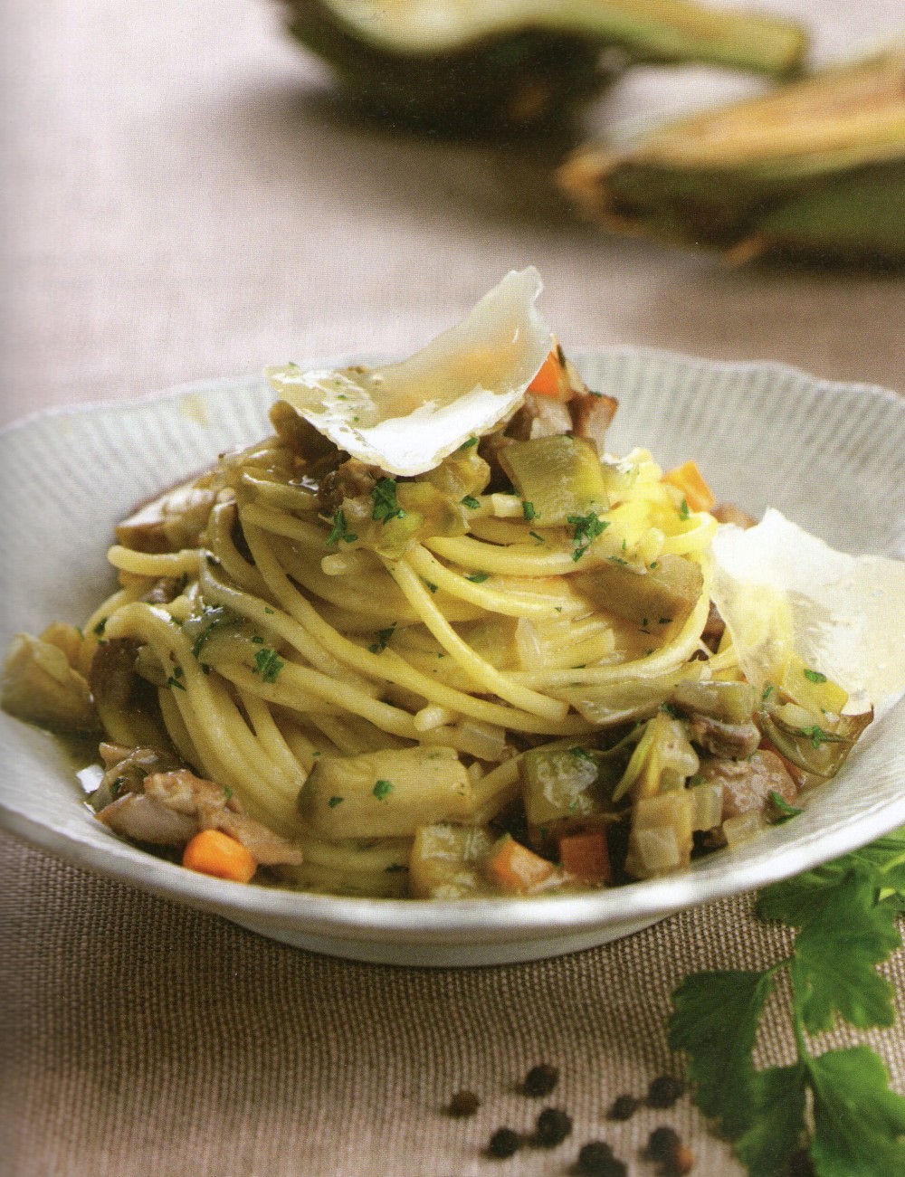 Spaghettini με αρνί al ragu, αγκινάρες και Pecorin