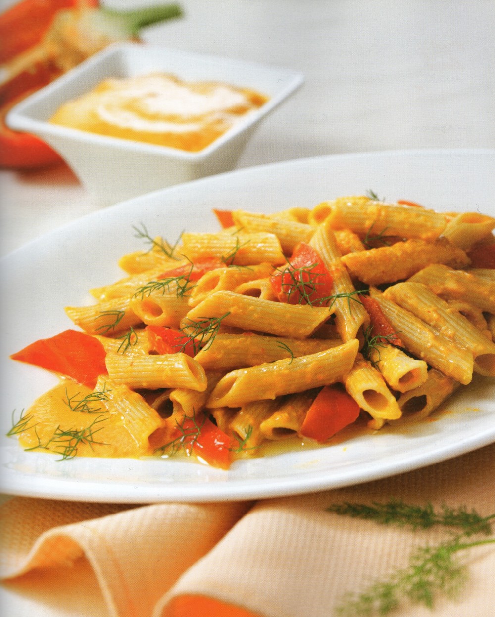 Penne integrale με σάλτσα πιπεριάς