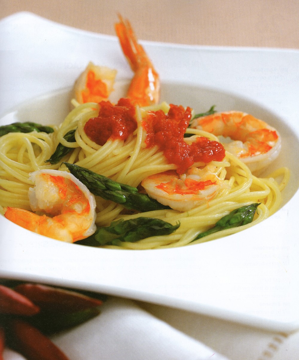 Spaghettini με γαρίδες και σπαράγγια