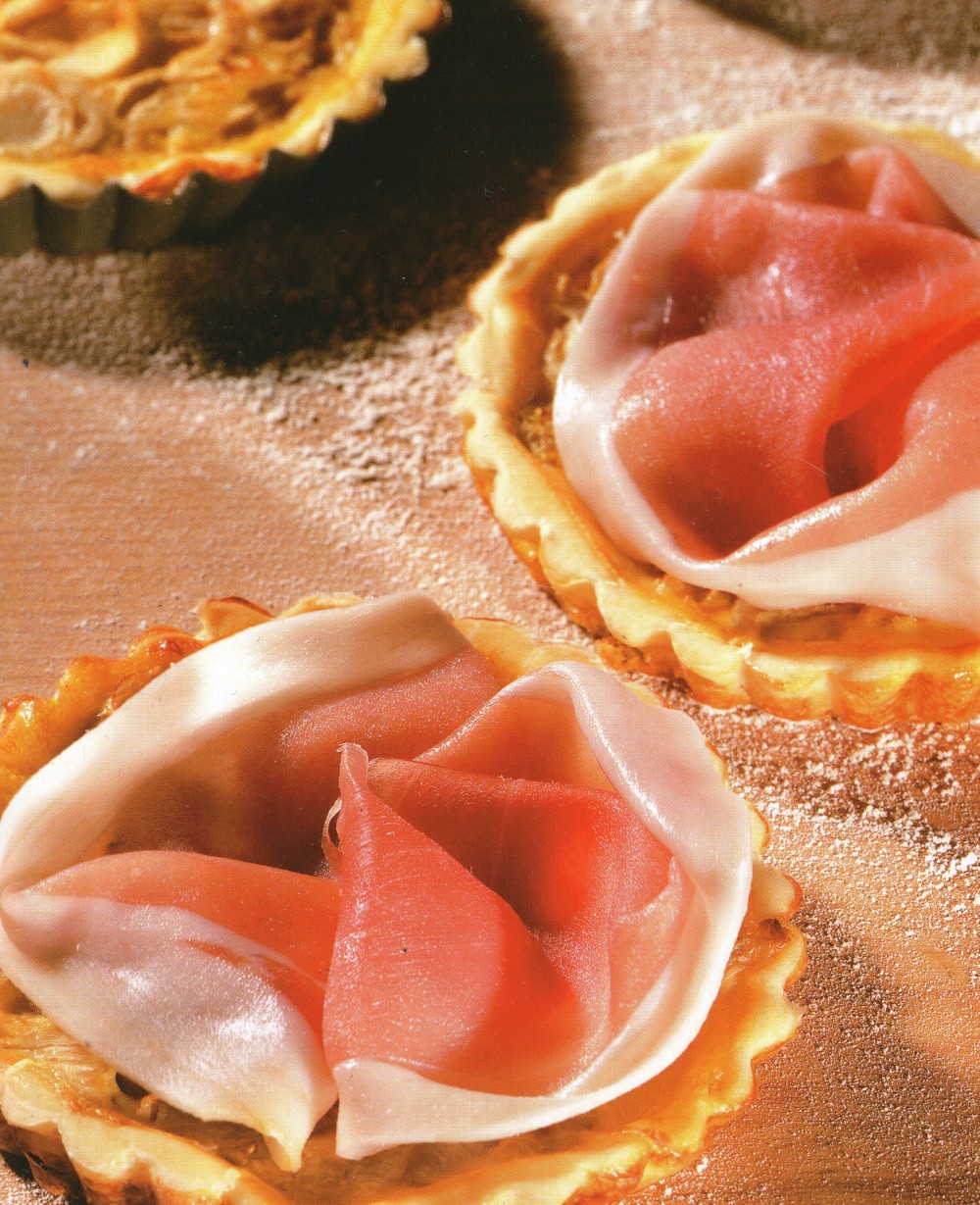 Ταρτάκια με αντίβ και prosciutto crudo