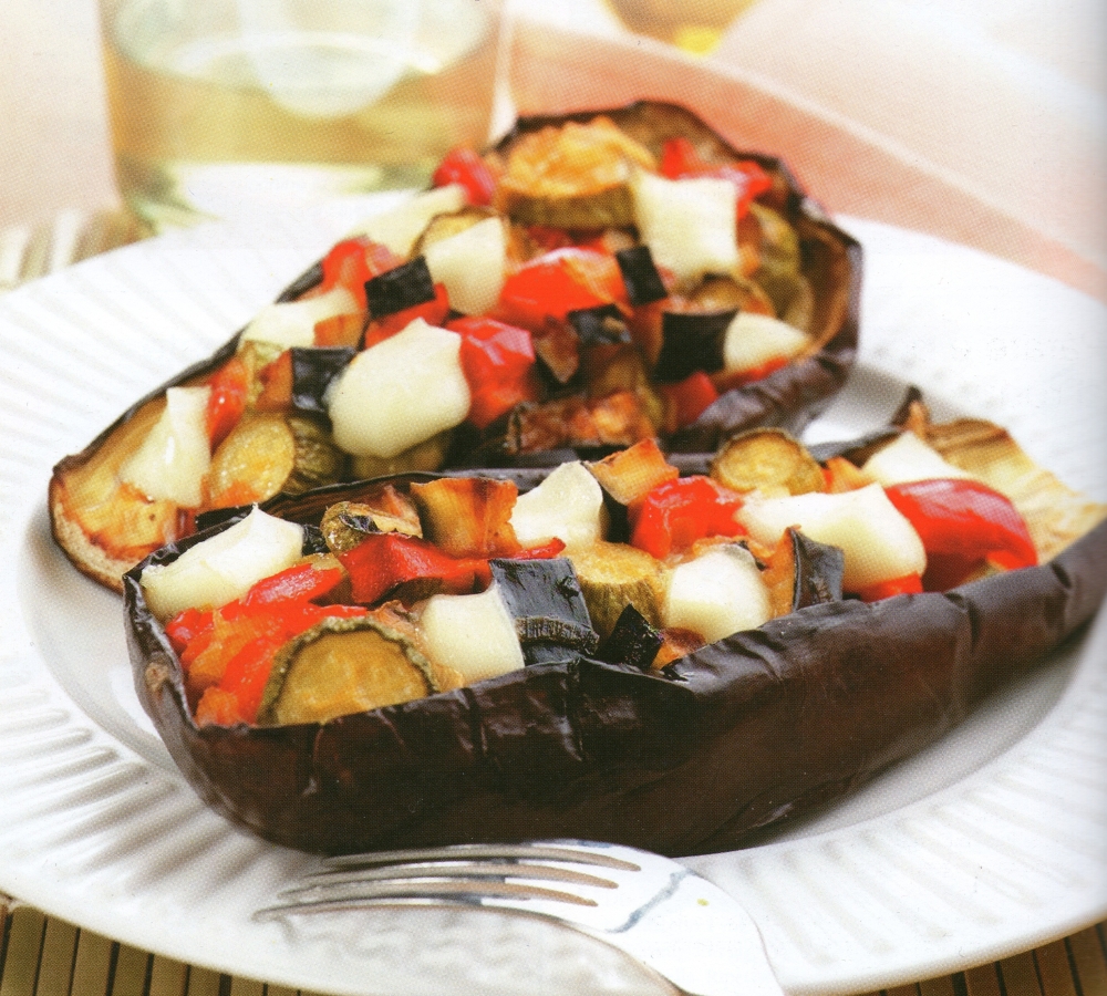 Εύκολα παπουτσάκια μελιτζάνας, με caponata και moz