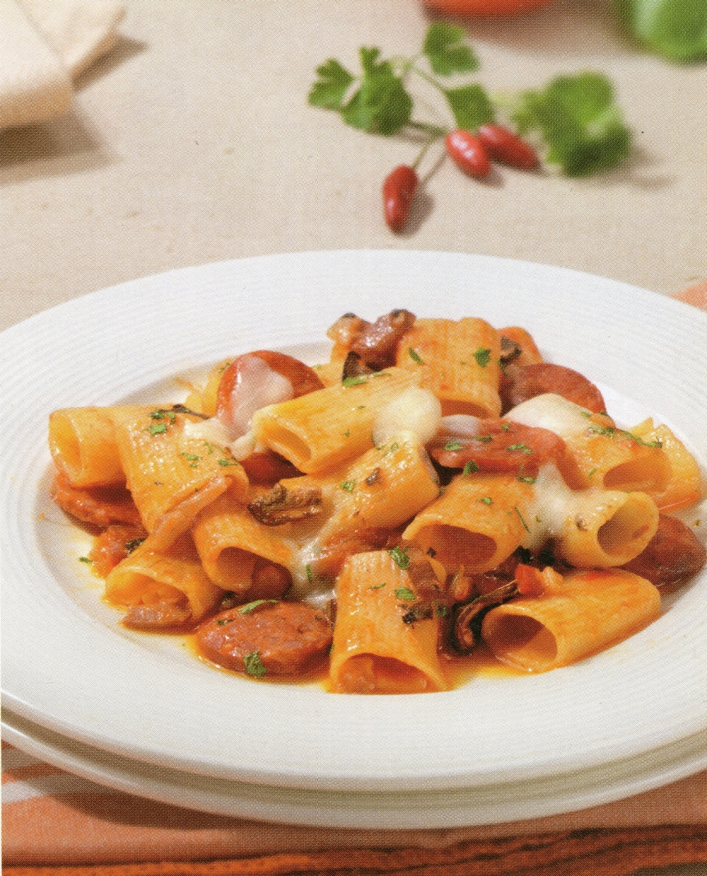 Rigatoni με λουκάνικο, guanciale και τυρί cacio-ca