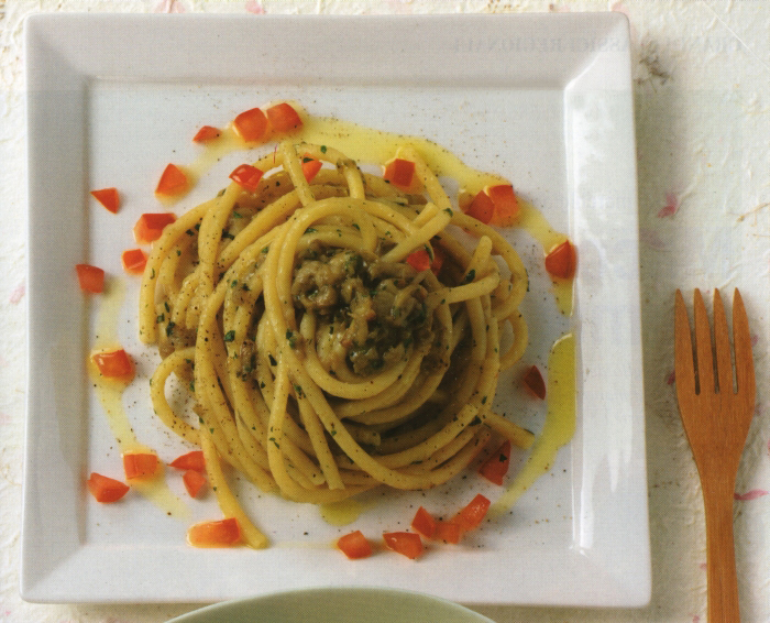Ζυμαρικά bucatini με pesto μελιτζάνας