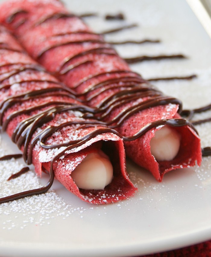 Κρέπες red velvet με σοκολάτα και κρέμα τυριού