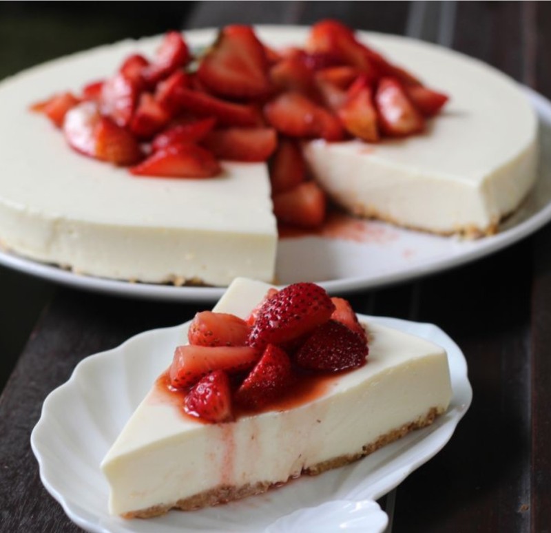 Νηστίσιμη τούρτα panna cotta με γάλα αμυγδάλου και