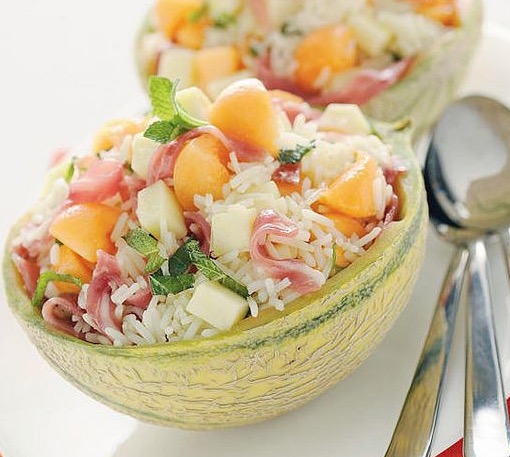 Καλοκαιρινό ρύζι με πεπόνι, prosciutto και γραβιέρ