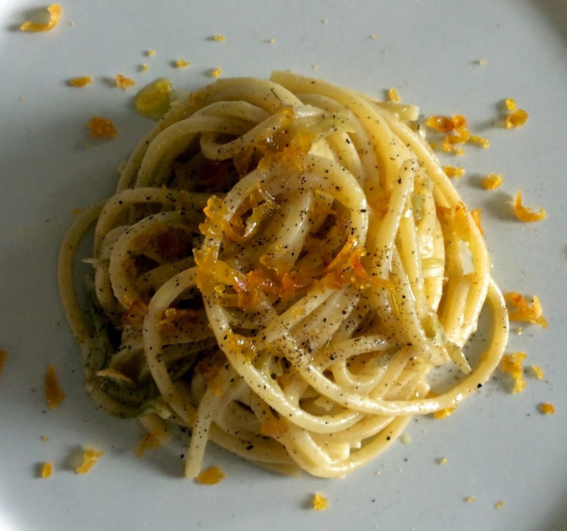 Spaghetti με αγκινάρες, καπνιστή παντσέτα και πεκο